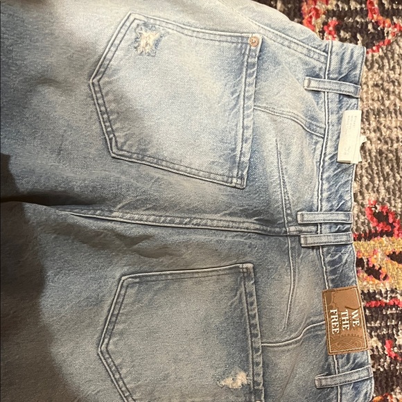 We The Free NWOT Good Luck Mid Rise Barrel Jeans-Light Wash - Picture 8 of 9
